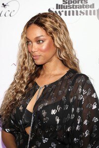 tyra-banks-si-swimsuit-2019-issue-launch-in-miami-0.thumb.jpg.0b90ab5d2d22a45068605b152a736a14.jpg