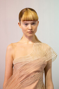van-herpen-hc-bks-m-rs19-0376.thumb.jpg.6ea9c30254fef2f7d52e28b2e93b7264.jpg