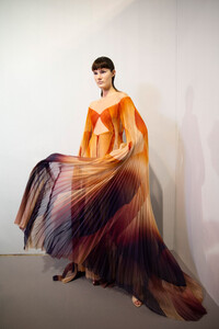 van-herpen-hc-bks-m-rs19-0430.thumb.jpg.1ec39704cbcb2a86f22f3baef90905e1.jpg