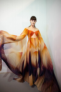 van-herpen-hc-bks-m-rs19-0439.thumb.jpg.4db0952c1173dc42372d10dbc0d0c5f1.jpg