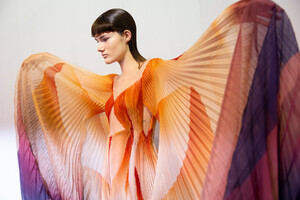 van-herpen-hc-bks-m-rs19-0449.thumb.jpg.401b44802cae0b32b95963931eb7995b.jpg