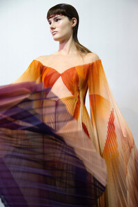 van-herpen-hc-bks-m-rs19-0470.thumb.jpg.02ff0b44110ae6aa743865ed1ff976a1.jpg