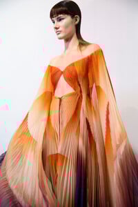 van-herpen-hc-bks-m-rs19-0471.thumb.jpg.e906c9dee309b1d563e48a478c06611e.jpg