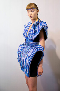 van-herpen-hc-bks-m-rs19-0560.thumb.jpg.36c6a8d6c036b3c3aac47425709f368b.jpg