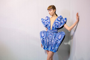 van-herpen-hc-bks-m-rs19-0578.thumb.jpg.438e4f9014ff114bdc9e83bb0ff21edb.jpg