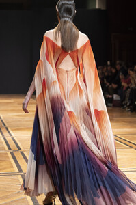 van-herpen-hc-clp-rs19-3631.thumb.jpg.f17323dc72bda72d5306a2ad86ff2c24.jpg