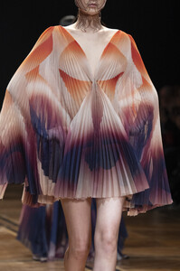 van-herpen-hc-clp-rs19-3677.thumb.jpg.70a22dd47e183b3cc4abf2ae291fc319.jpg