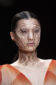 van-herpen-hc-clp-rs19-3684.thumb.jpg.5742be507d6f5a4311b45c21589630c0.jpg