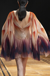 van-herpen-hc-clp-rs19-3702.thumb.jpg.ca7b412767237c8d5a130003c8b7cf31.jpg