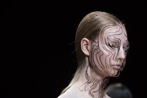 van-herpen-hc-clp-rs19-3873.thumb.jpg.930a915bfdb826bb5233733a376d2c89.jpg