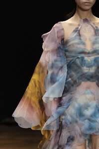 van-herpen-hc-clp-rs19-3988.thumb.jpg.9c7a8d0d390ff70331b9486abe743c70.jpg