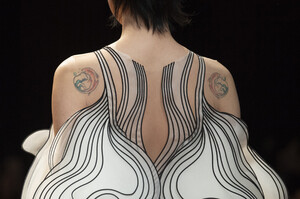 van-herpen-hc-clp-rs19-4099.thumb.jpg.0ffbd18b9de7a5eb573ecf8fec3c5a9b.jpg