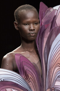 van-herpen-hc-clp-rs19-4185.thumb.jpg.29879dace480c47f5454a7bfc15cad5d.jpg