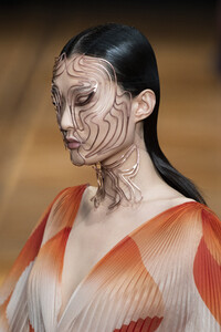 van-herpen-hc-clpi-rs19-0062.thumb.jpg.5bdde420ca90b390741be358de6f2910.jpg