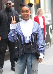 yara-shahidi-outside-build-series-in-new-york-city-05-16-2019-3.jpg