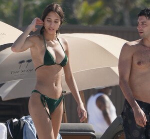 yasmin-wijnaldum-in-a-green-bikini-at-the-beach-in-miami-beach-05-11-2019-8.jpg