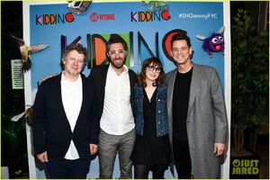 zooey-deschanel-joins-jim-carrey-at-kidding-emmy-fyc-screening-01.jpg