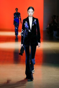 00001-CUSHNIE-FALL-2019-READY-TO-WEAR.thumb.jpg.7102b8b4ebf5d385f18ed09d184f1025.jpg