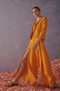 00001-Caroline-Herrera-Resort-2020.thumb.jpg.7104549bb70f93d27b20218283de4a29.jpg