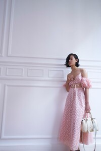 00001-Giambattista-Valli-Resort-2020.thumb.jpg.e0601727b48401573cd2f5f1abe7c467.jpg