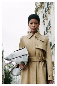 00001-givenchy-details-resort-20.thumb.jpg.877ad5a9aae8c34002545d167f4f4ecf.jpg