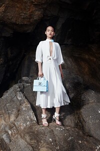 00002-Off-White-Resort-2020-credit-Brett-Lloyd.thumb.jpg.6b8eddc0c11e379401ef97856620279d.jpg