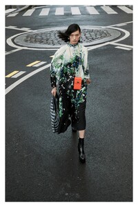 00002-givenchy-resort-20.thumb.jpg.aef570bf93c6d802582f91f542ce54a4.jpg