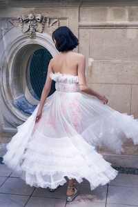00003-Giambattista-Valli-Resort-2020.thumb.jpg.16bc89c8c4c2b7fd0364763f9e8ba3c8.jpg