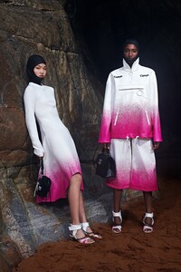 00003-Off-White-Resort-2020-credit-Brett-Lloyd.thumb.jpg.0cf06925b9ff0e3fc65b34802d5a1314.jpg