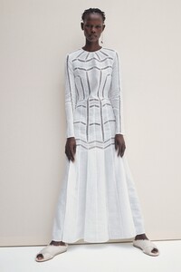 00004-gabriela-hearst-resort-20.thumb.jpg.f610fb44ce0a611ca850431676c98c93.jpg