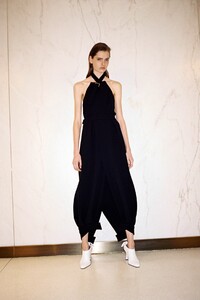 00004-proenza-schouler-resort-20-credit-Pierre-Ange-Carlotti.thumb.jpg.16ba24b1a215c451c00a0059bcceb244.jpg