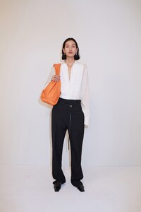 00005-BOTTEGA-VENETA-RESORT-20.thumb.jpg.9756fe7b6de2d7b665498aa03a174755.jpg