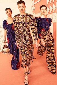 00006-Ulla-Johnson-Resort-20-credit-peter-stanglmayr.thumb.jpg.a83e09f9c372ea10f6d61ff7d87de5f5.jpg