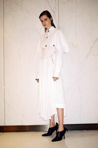 00006-proenza-schouler-resort-20-credit-Pierre-Ange-Carlotti.thumb.jpg.3f3309fd9e0059a77ca704d339ff018e.jpg