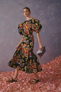 00007-Caroline-Herrera-Resort-2020.thumb.jpg.ce66c4d7ea3cfa3ceb7f56fe85220906.jpg