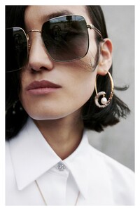 00008-givenchy-details-resort-20.thumb.jpg.d4e7730f94ead29527d667d72e315cec.jpg