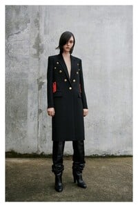 00008-givenchy-resort-20.thumb.jpg.97d0c69f7a83f99c5a5531c1a9e83641.jpg