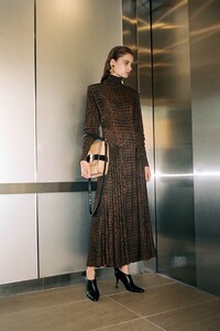 00009-proenza-schouler-resort-20-credit-Pierre-Ange-Carlotti.thumb.jpg.ceba4e61d8a79f0d77abae2ae24d9d42.jpg