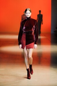 00010-CUSHNIE-FALL-2019-READY-TO-WEAR.thumb.jpg.c478a7a4b03c6d37530aa781a416fda7.jpg