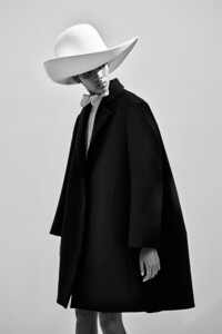 00010-Nina-Ricci-Resort-20.thumb.jpg.201f7f2d1051560c2eb83d9d71d0f1c1.jpg