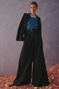 00015-Caroline-Herrera-Resort-2020.thumb.jpg.680a5ebcbfbb618d28f6cba4ff1e1e56.jpg