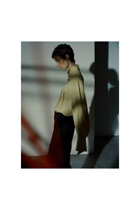 00016-The-Row-Resort-SS20.thumb.jpg.44996aa6dd2f3f31a5c2460720d4421a.jpg