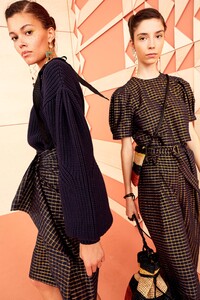 00016-Ulla-Johnson-Resort-20-credit-peter-stanglmayr.thumb.jpg.9dbee5d4e3f7dfe31dcdd1af51506119.jpg