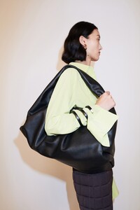 00017-BOTTEGA-VENETA-RESORT-20.thumb.jpg.646b0e9f09cf12d7488313575d7bb956.jpg