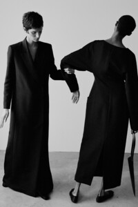 00017-The-Row-Resort-SS20.thumb.jpg.46a6a8ec24a43118111a4fec781027fb.jpg