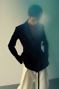 00020-The-Row-Resort-SS20.thumb.jpg.fd92820e238247b801e0694ad66abbe9.jpg