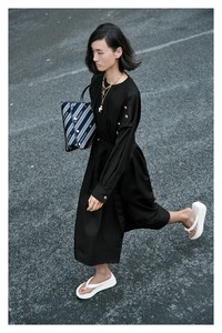 00020-givenchy-resort-20.thumb.jpg.10cd03a626fd60c01905d0d3bfe6a571.jpg