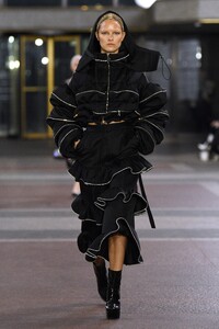 00021-AREA-2019-READY-TO-WEAR.thumb.JPG.bd1d01c6150eea8afc6a3f69ef86f7fb.JPG