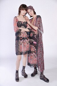 00021-anna-sui-resort-20.thumb.jpg.27ad4f8aa96d2bfc29bc3b0a9a8cfc40.jpg