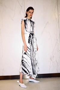 00022-proenza-schouler-resort-20-credit-Pierre-Ange-Carlotti.thumb.jpg.a3dec1396f95ce84373a514521a44933.jpg